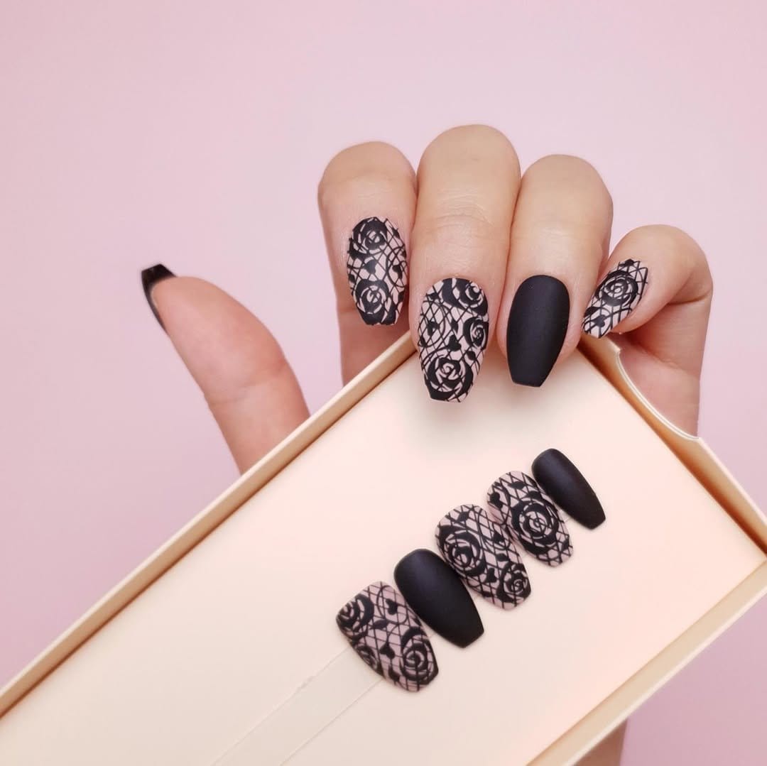 Elegant lace patterned nails