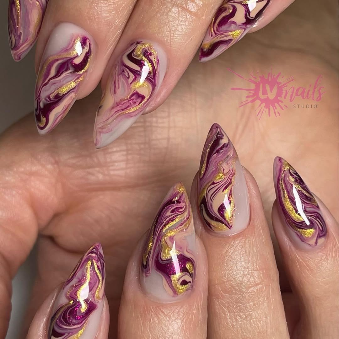 Elegant marble effect nail art