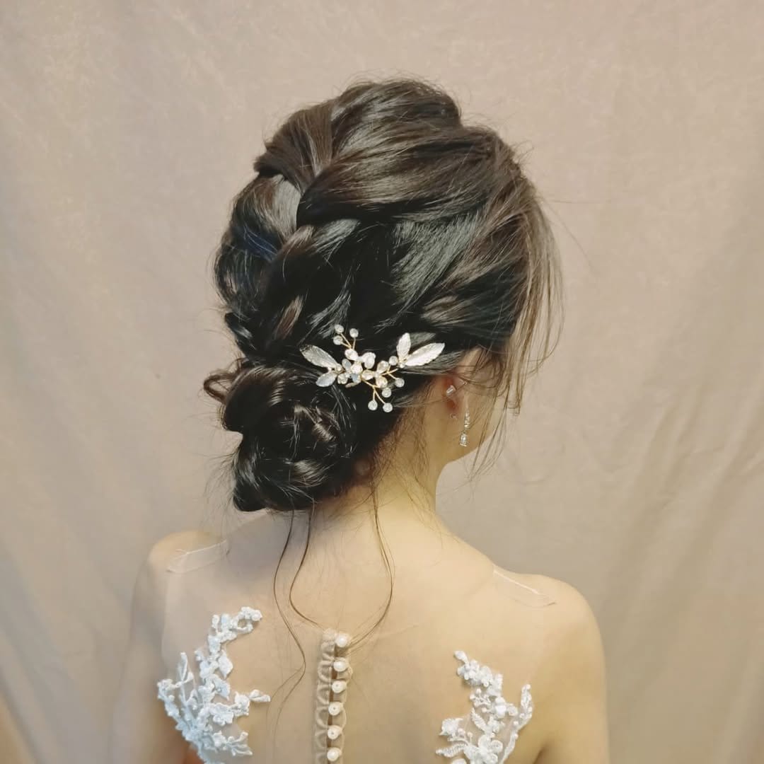 Sophisticated loose DIY chignon