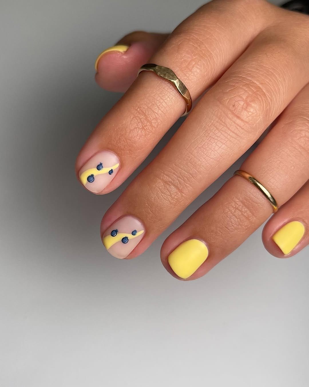 Polka dot lemon yellow nails