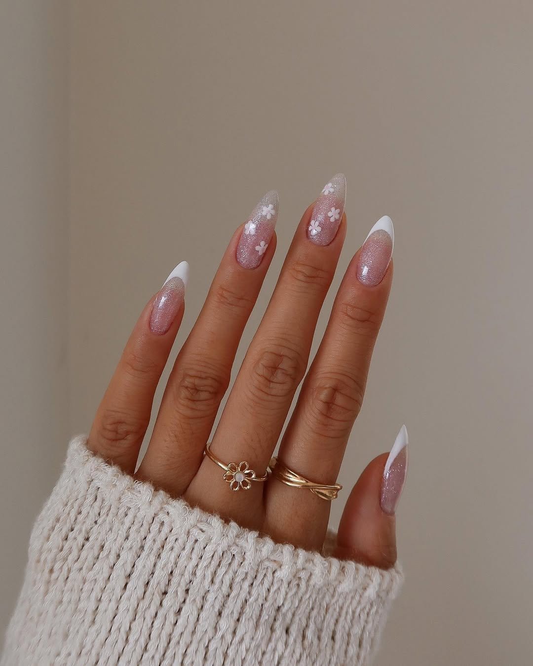 Sparkling floral glitter nails