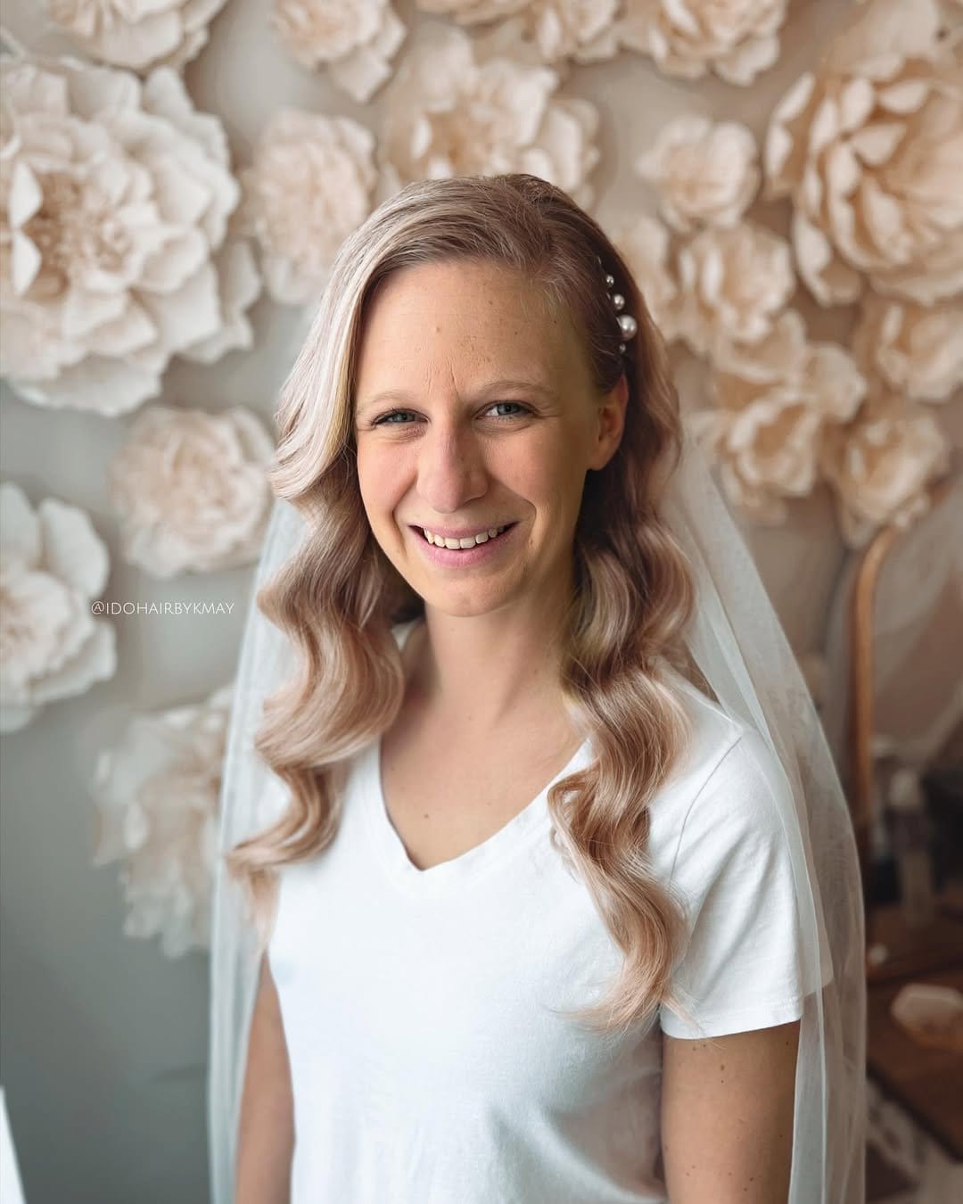 Voluminous wavy hairstyle with tiara