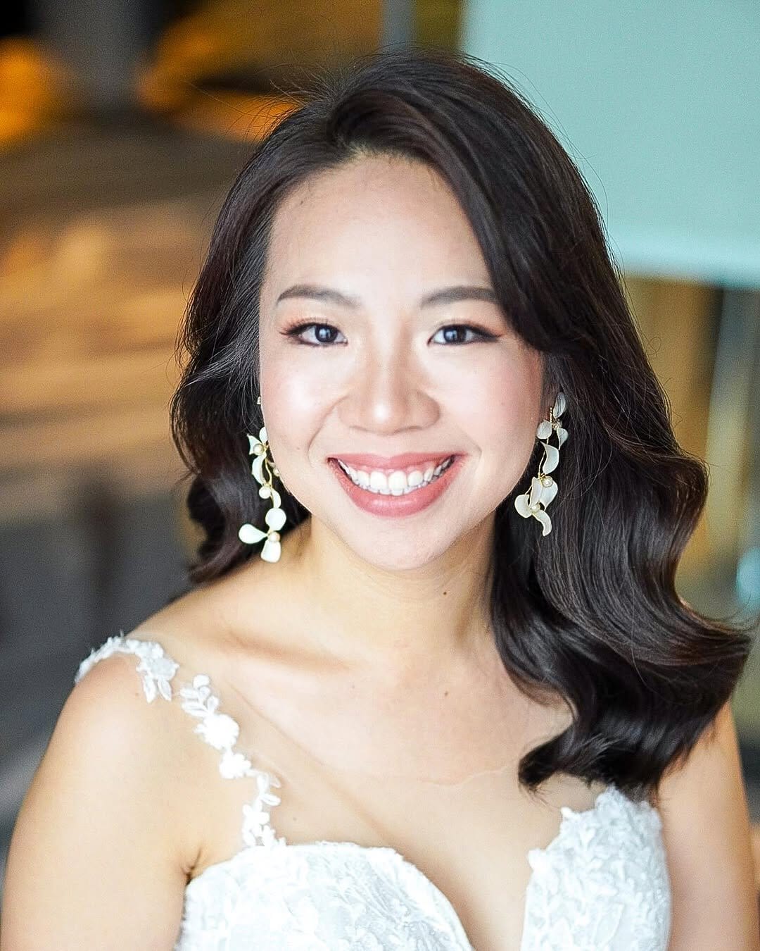 Elegant side-swept lace braid with soft waves