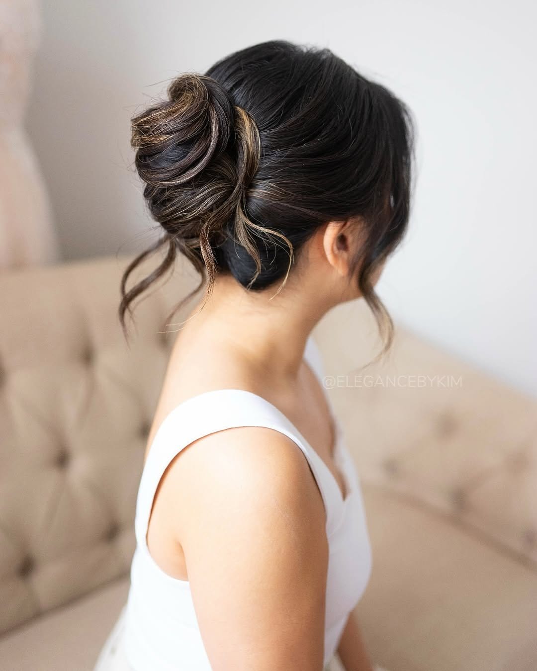 Soft wavy hairstyle with bow accessory