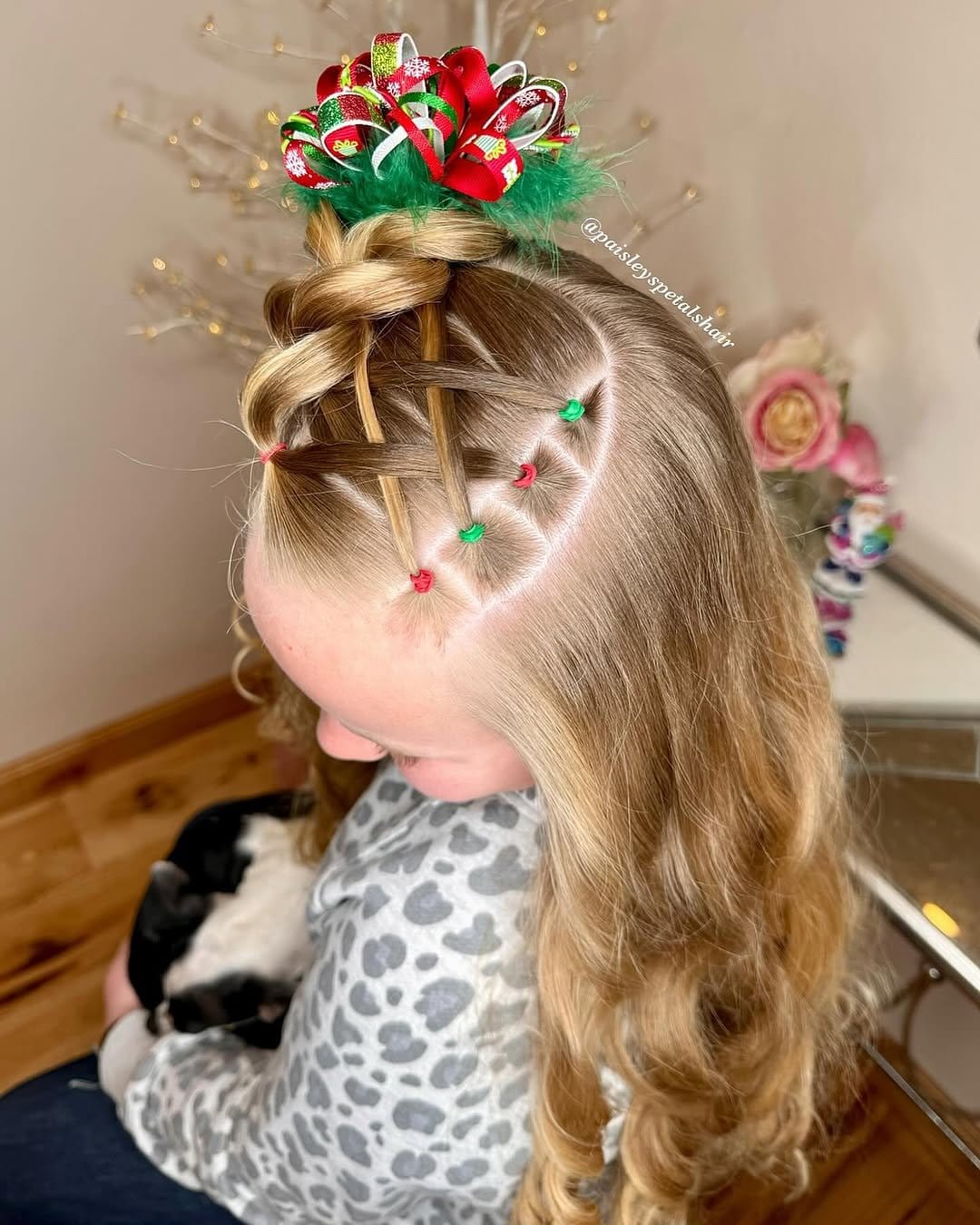 Pin-up curls with flower accessory