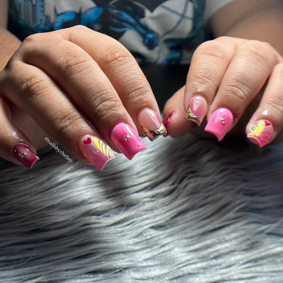 Yellow nails with geometric black shapes