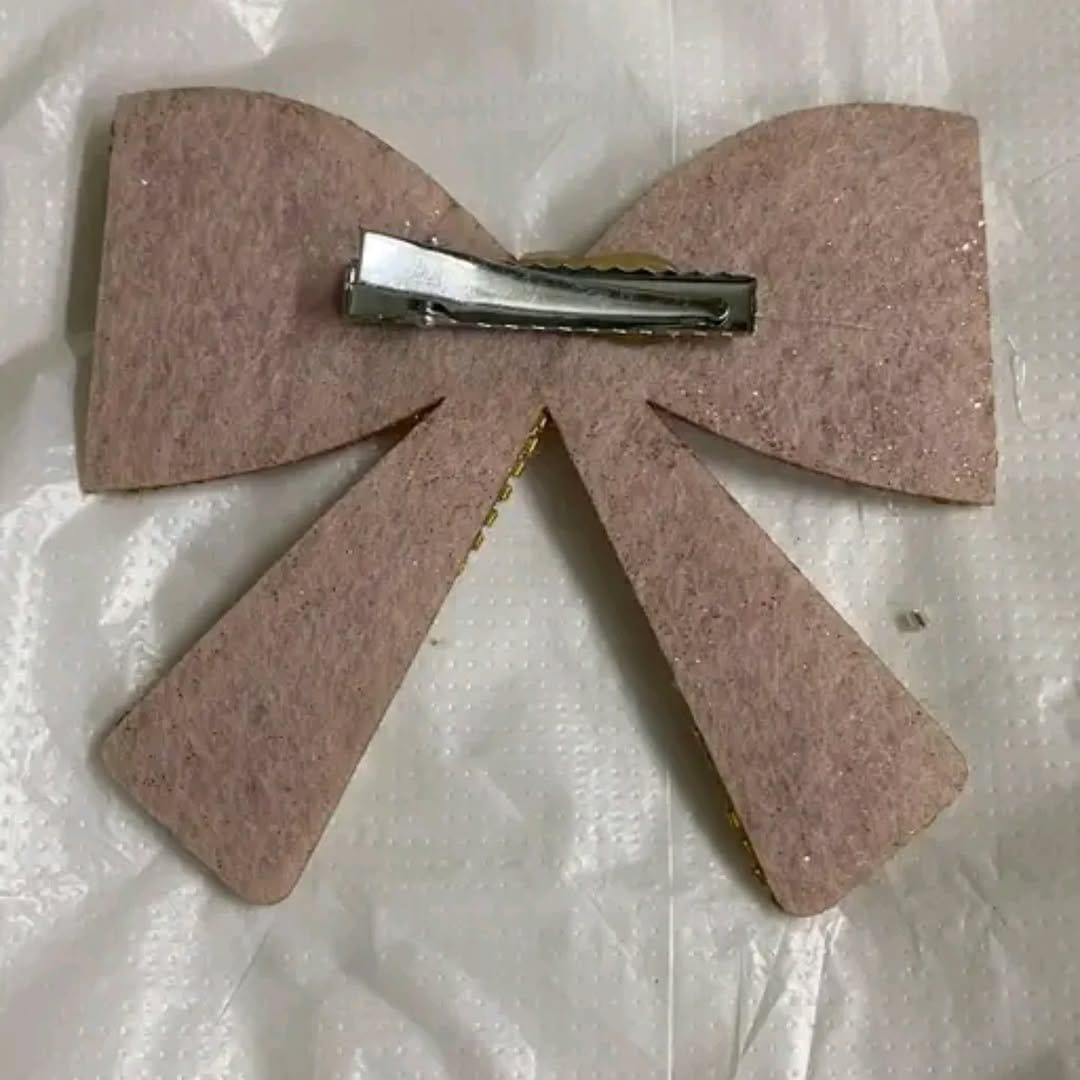 Luxurious velvet DIY hair bow