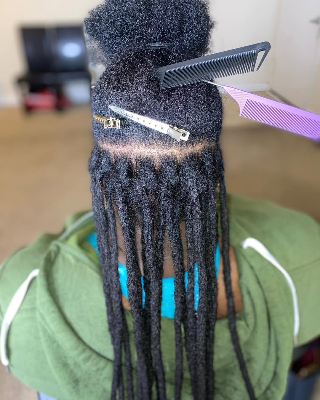 Chic dreadlock bob with short dreads
