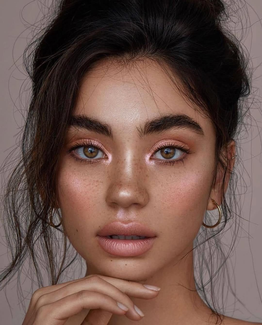 Model highlighting inner eye corners