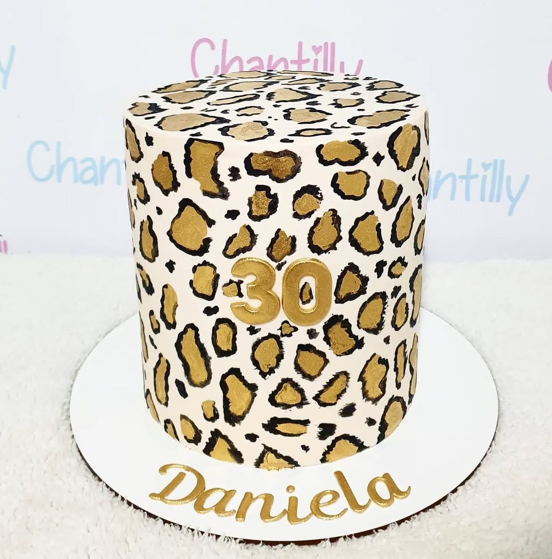 Trendy pastel animal print nails