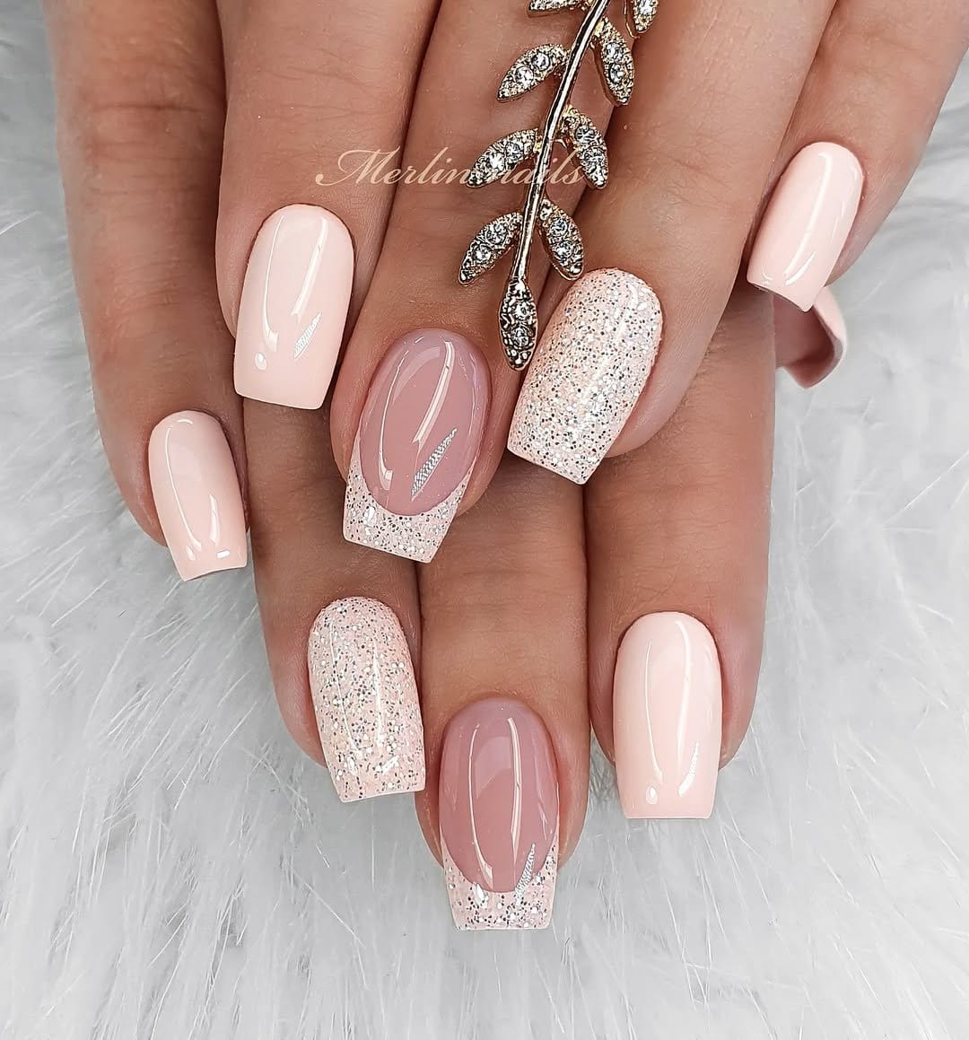 Glittery pastel nails with sparkle