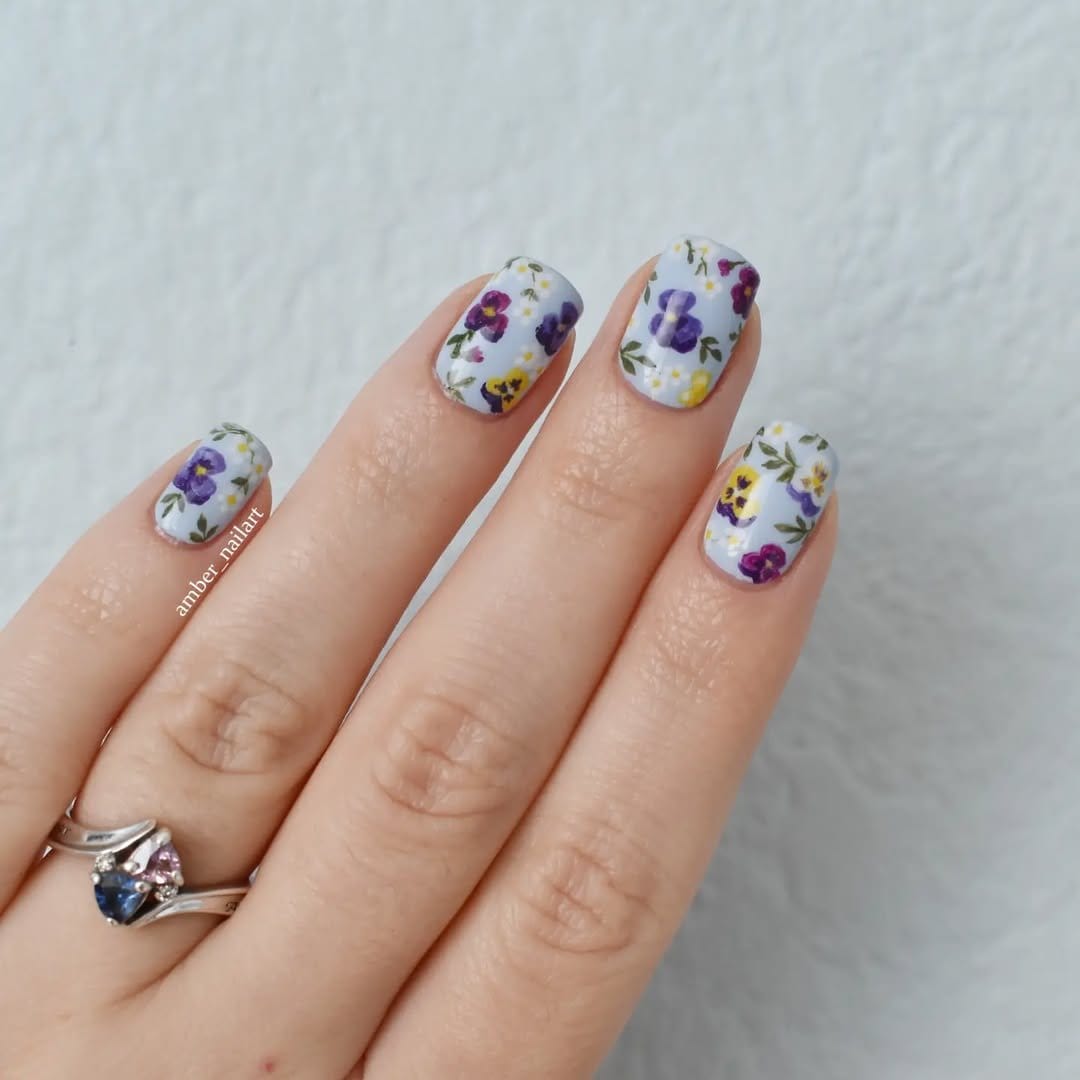 Pansy-patterned red nails