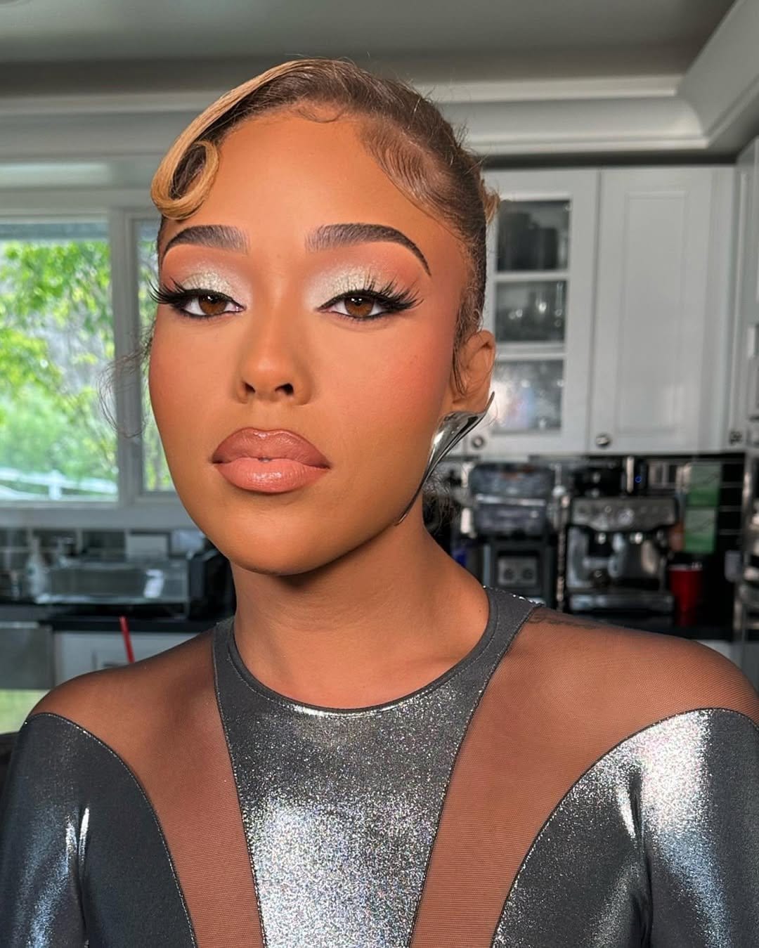 Gold eyeshadow with luminous foundation