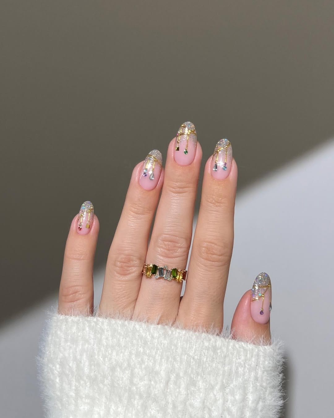 Red and pink gradient nail art