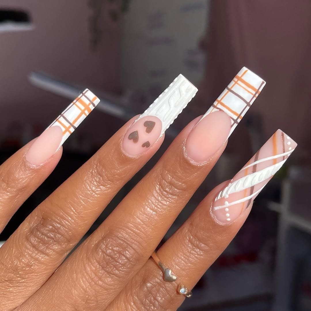 Cozy white pastel plaid pattern nails