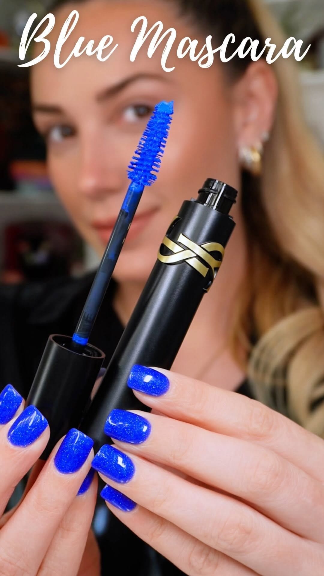 Vibrant smokey eye with blue mascara