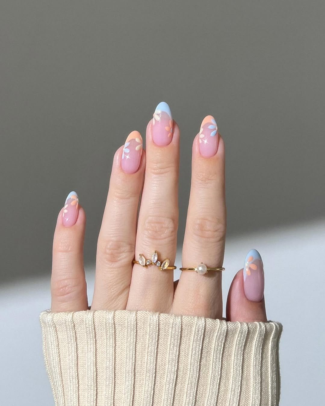 Gradient French tips with pastel hues