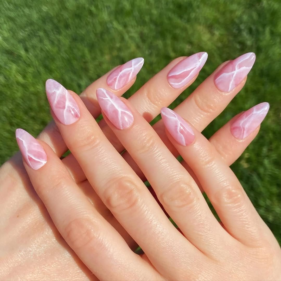 Rose quartz nails with marbled effect