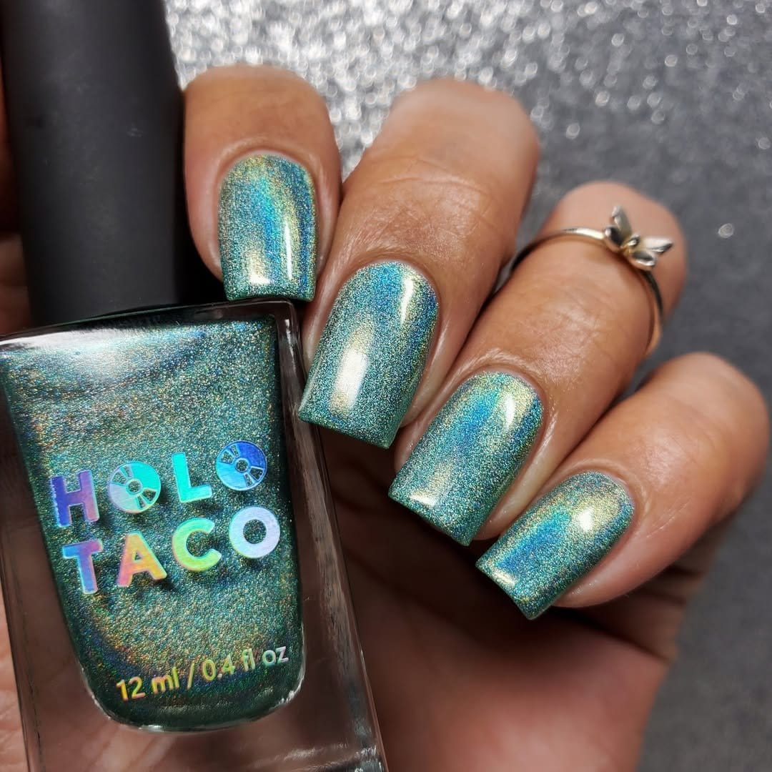 Frosted mint pastel nails with matte finish