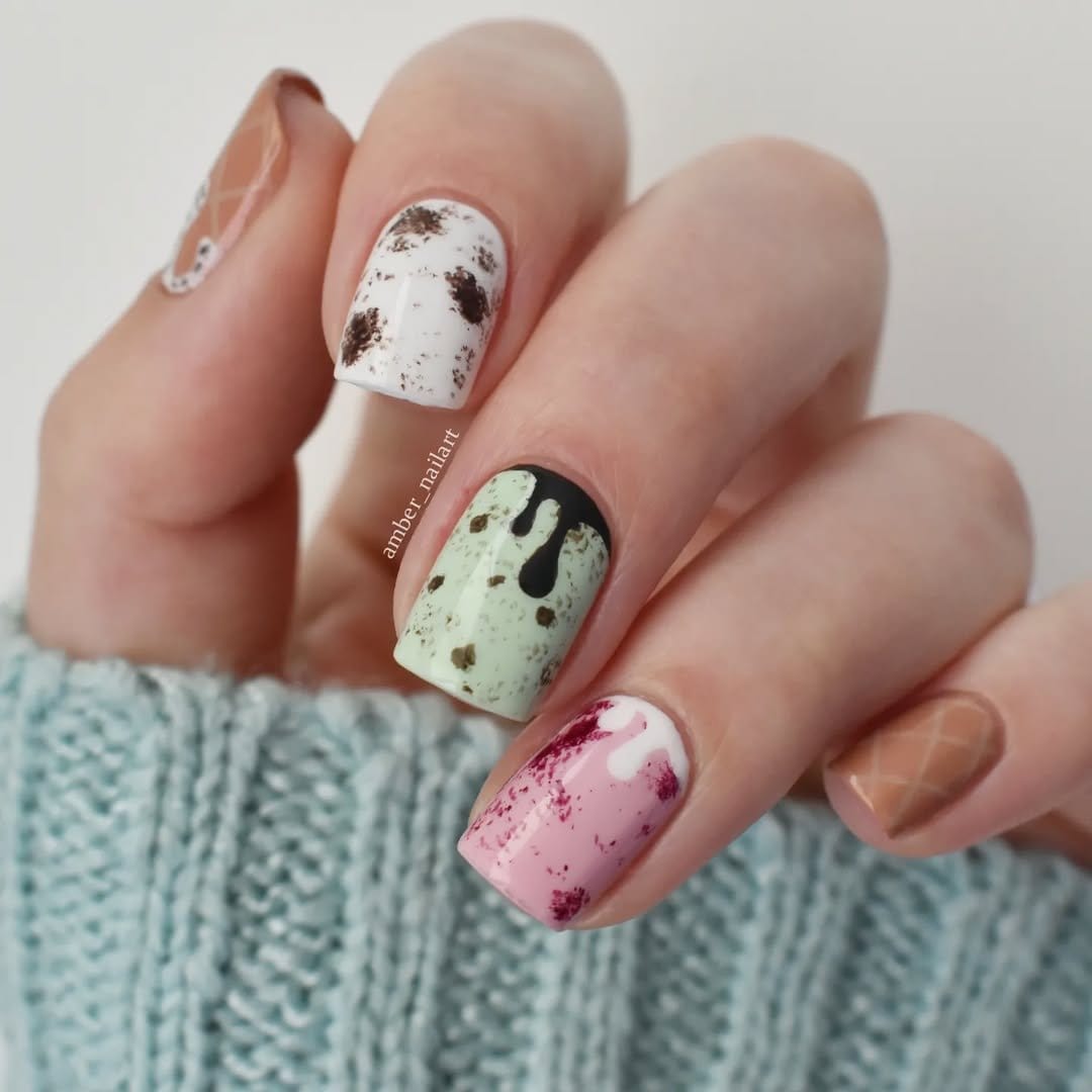 Delicious pastel mint green ombre nails with chocolate
