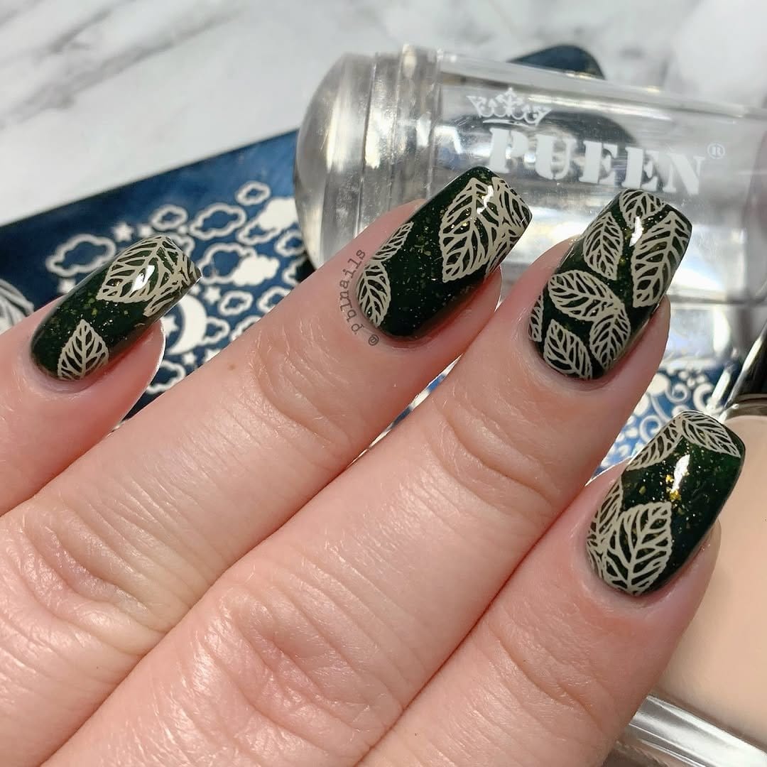 Nails with green leaf design
