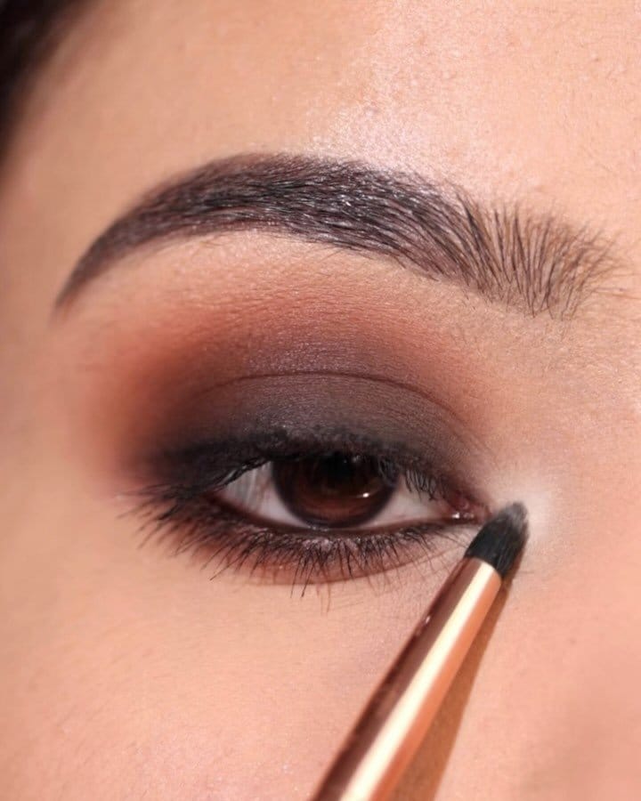 Sophisticated smokey eye with matte eyeshadows