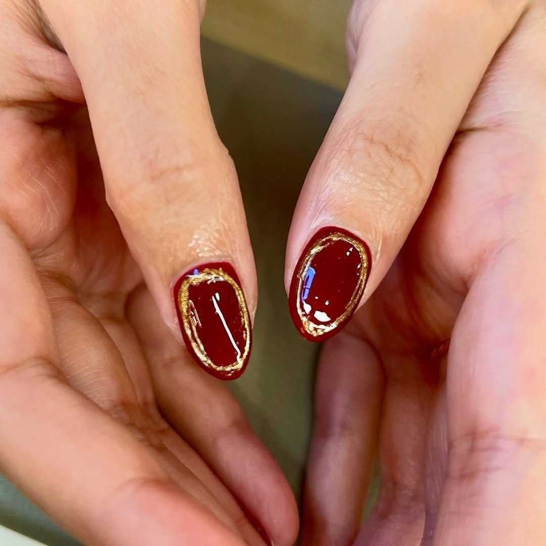 Sparkling red floral nails