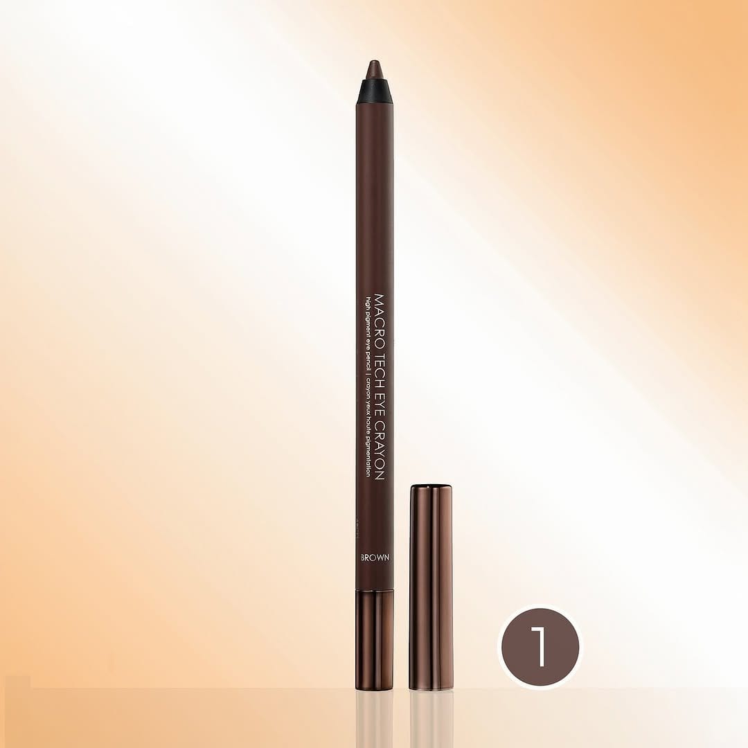 Radiant golden smokey eye with bold mascara