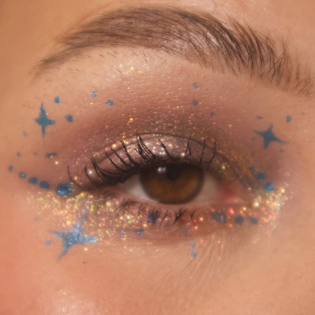 Sparkling glitter eyeliner accent
