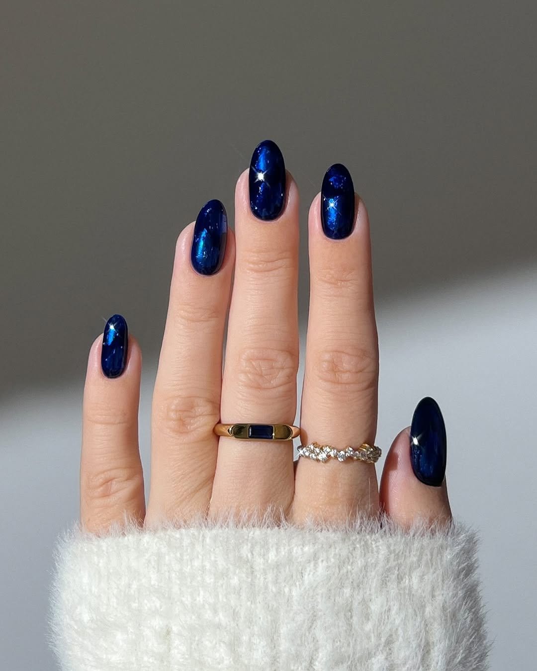 Red ombre nails with glitter gradient