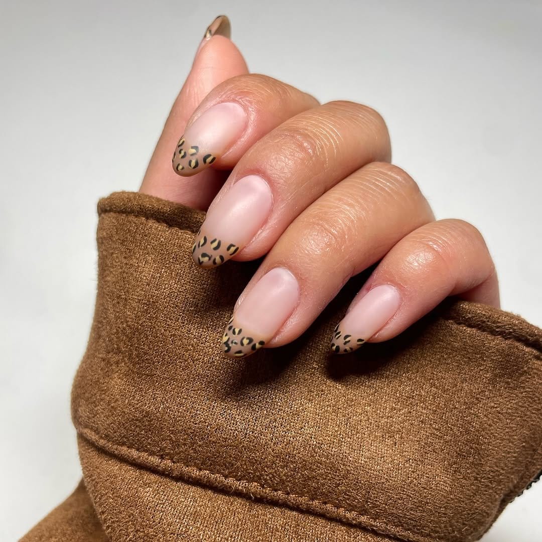 Minimalist leopard print nails