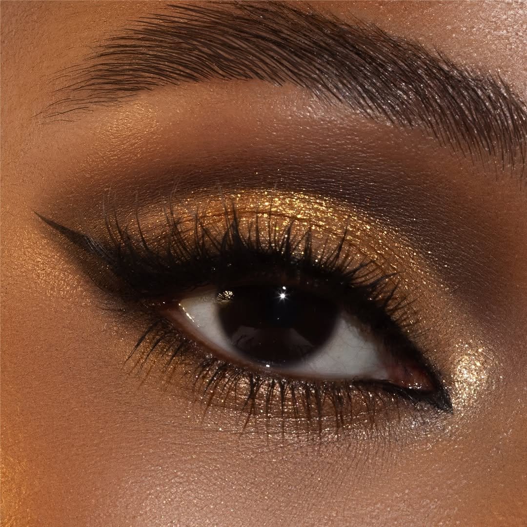 Radiant gold eyeshadow look