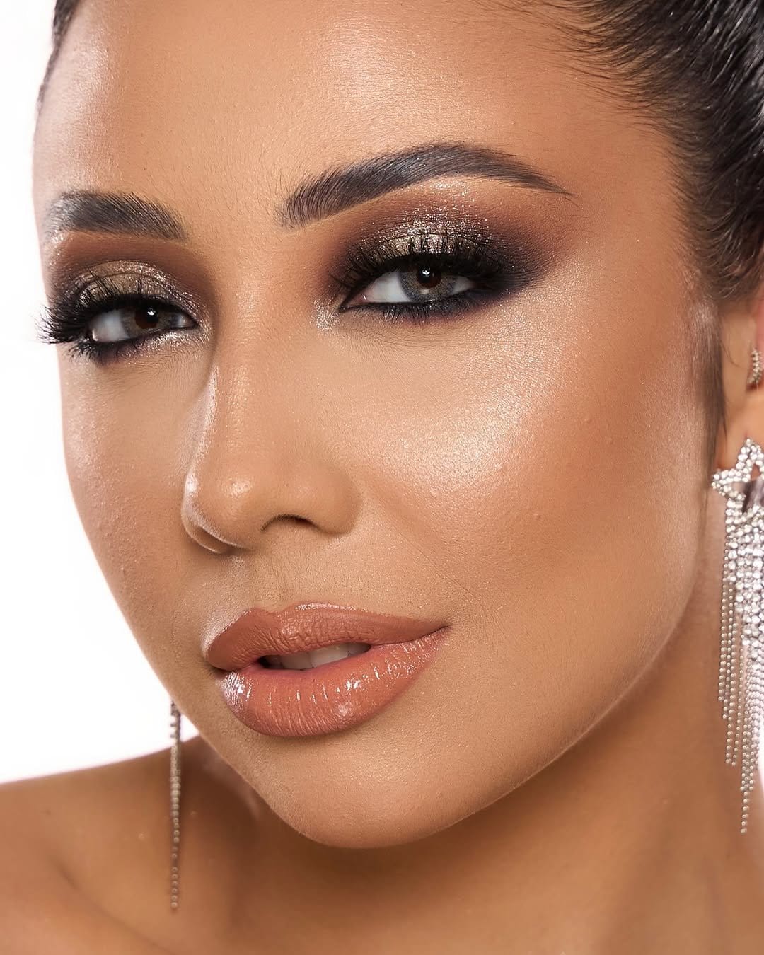 Glamorous smokey eye with glitter eyeliner
