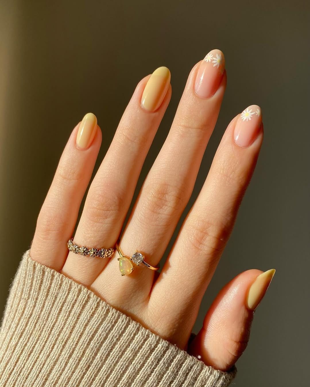 Delicate daisy flower nail art on pastel background