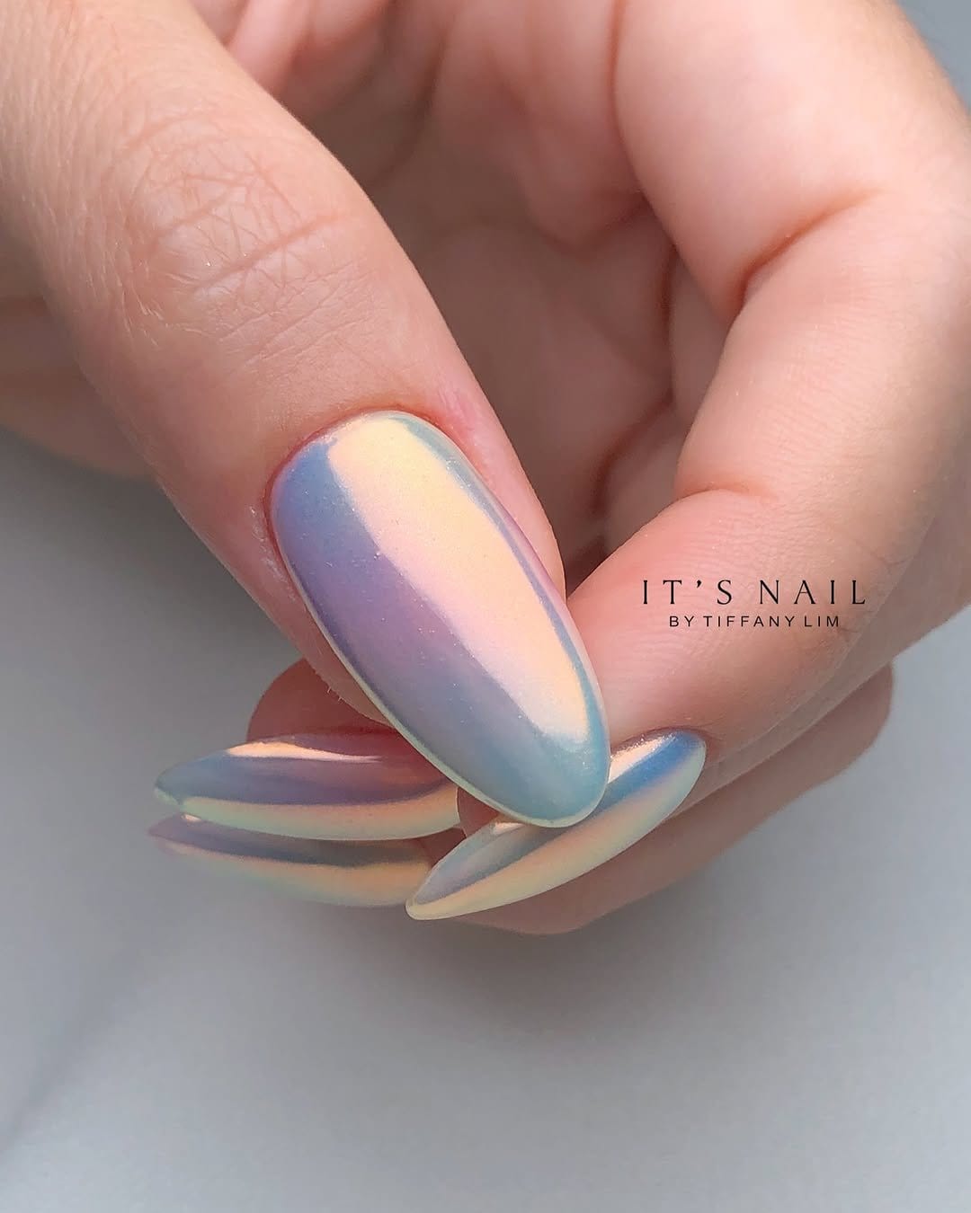 Watercolor effect nails in pastel shades