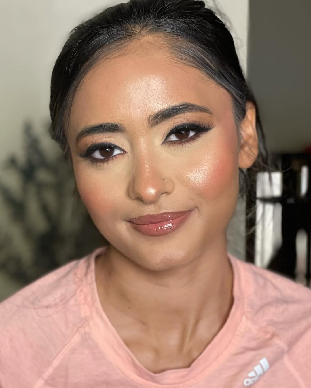 Peach eyeshadow with glossy lips