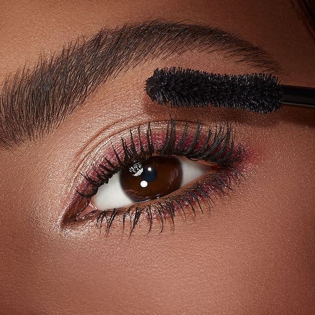Intense smokey eye with voluminous false lashes