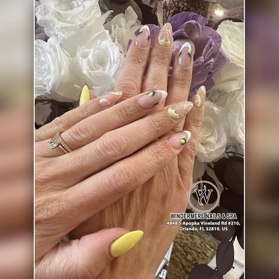 Zesty pastel yellow ombre nails with lemons