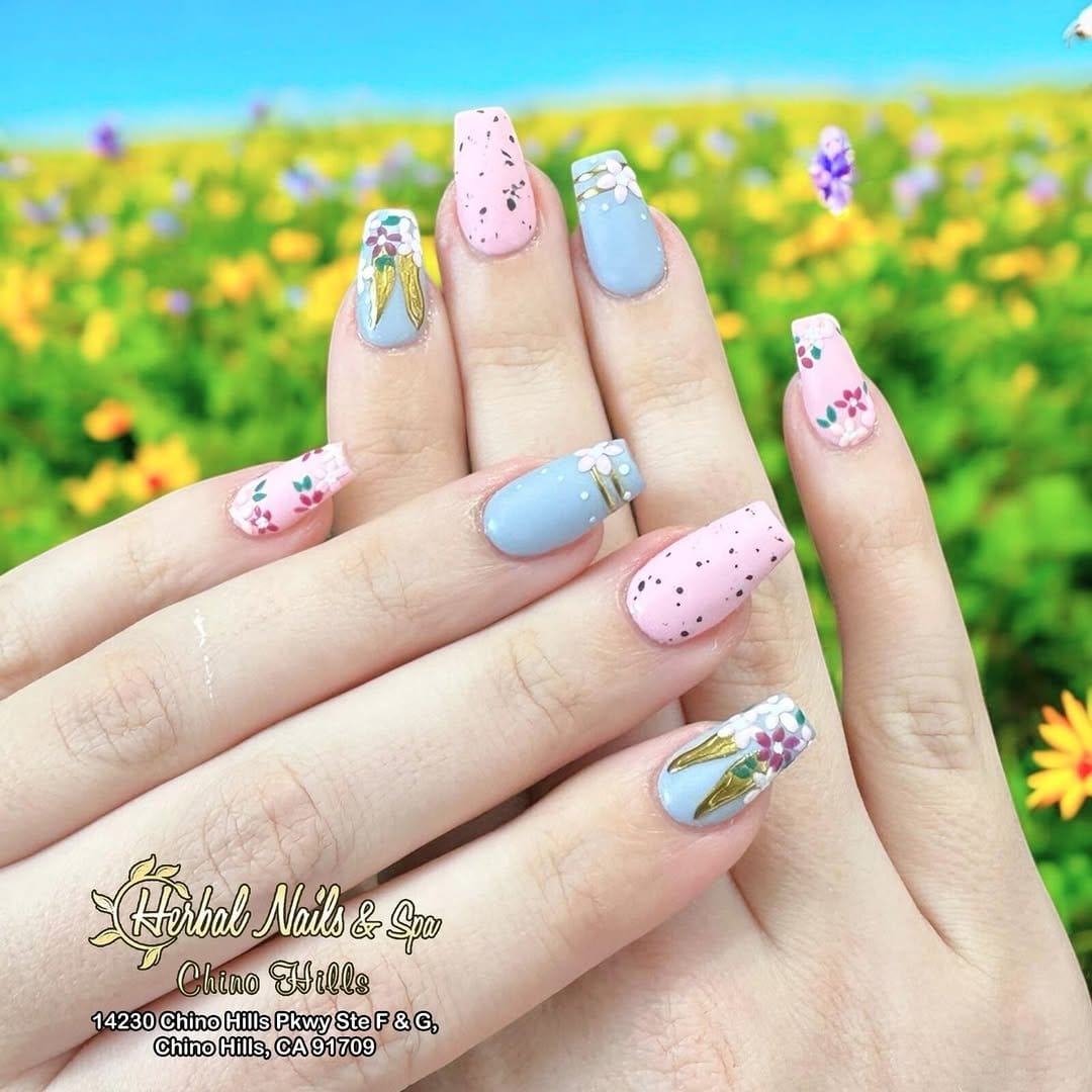 Bunny and grass nail tips design