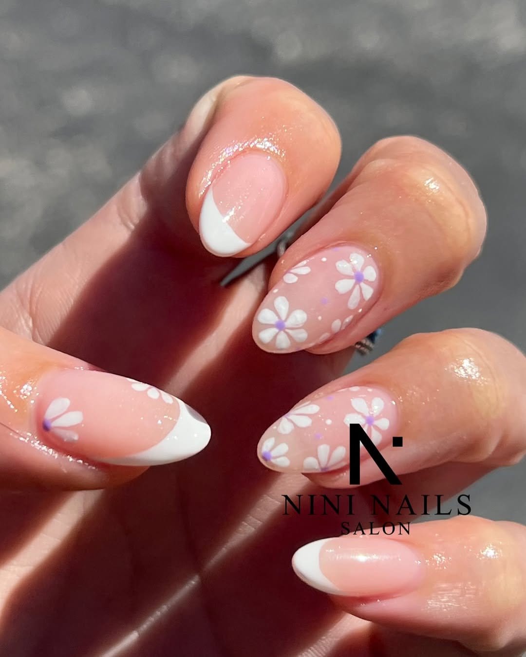 Fresh white daisy floral nail art