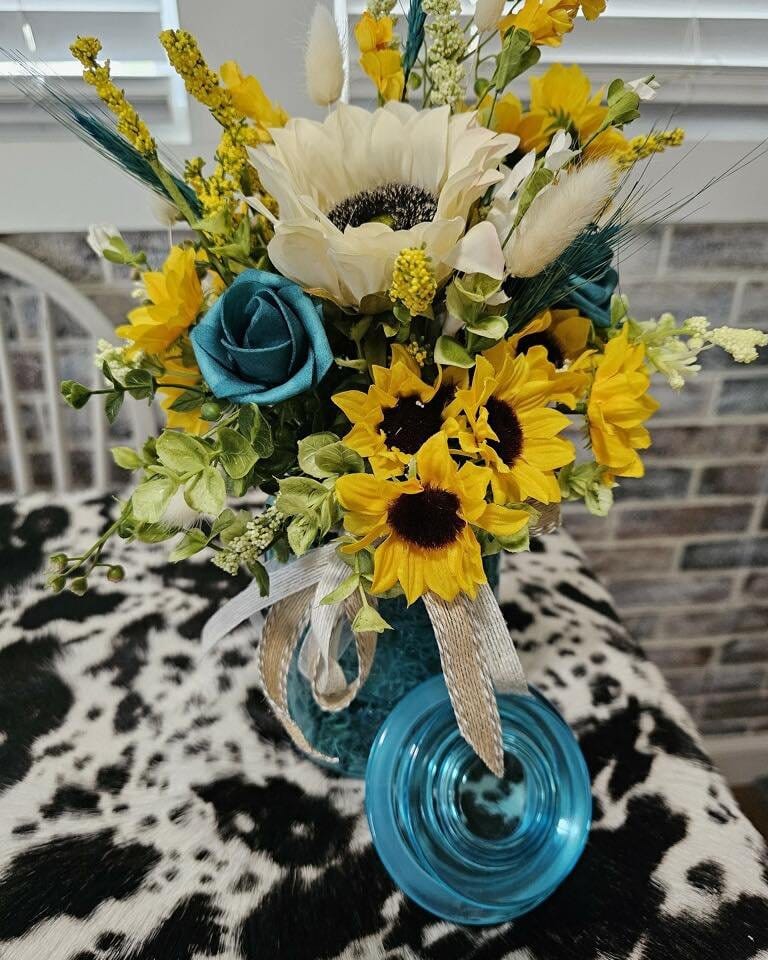 Sunflower-inspired pastel nail art