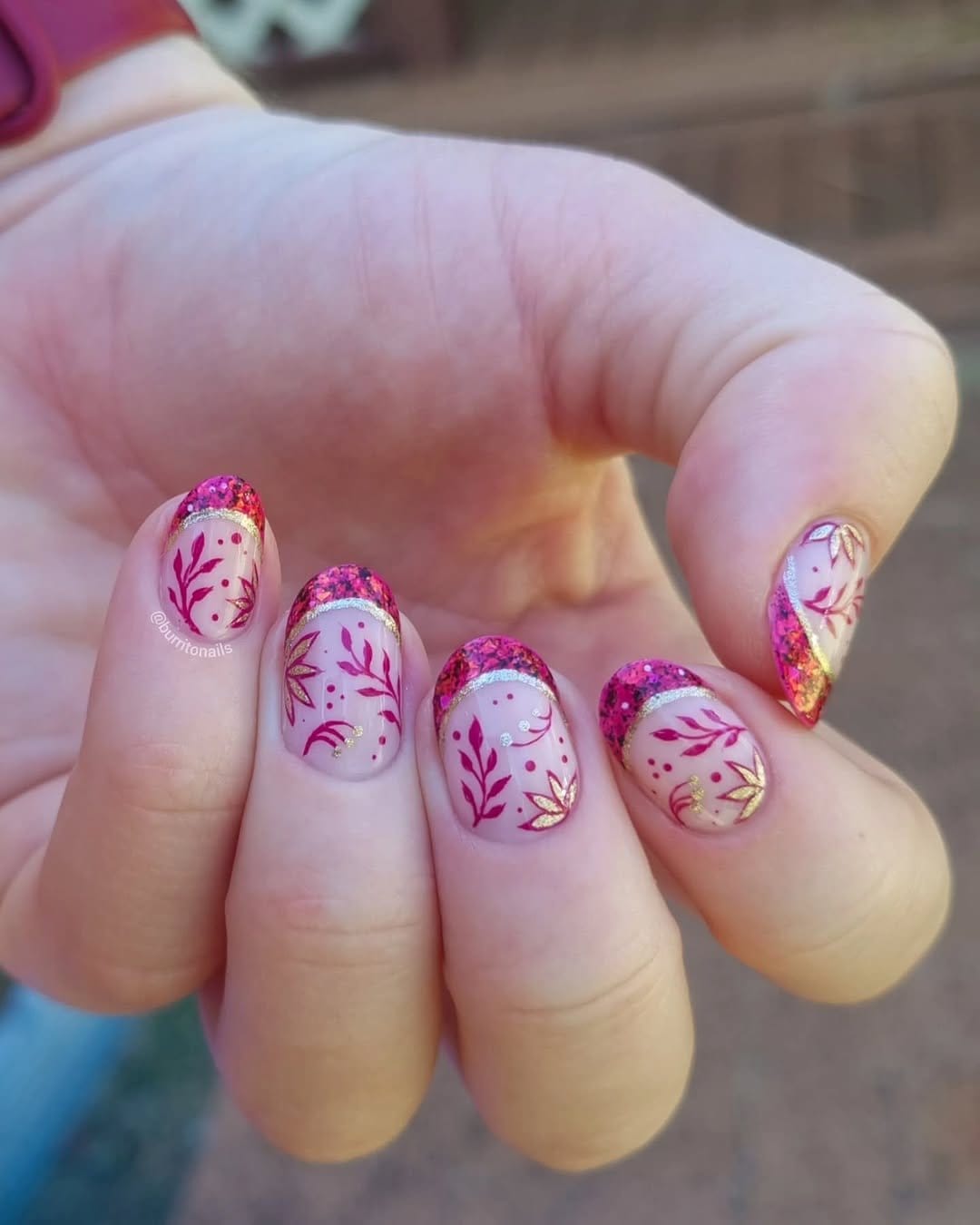 Rose petal-inspired red ombre nails