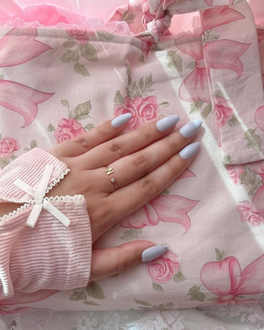 Lace patterns over pastel nails