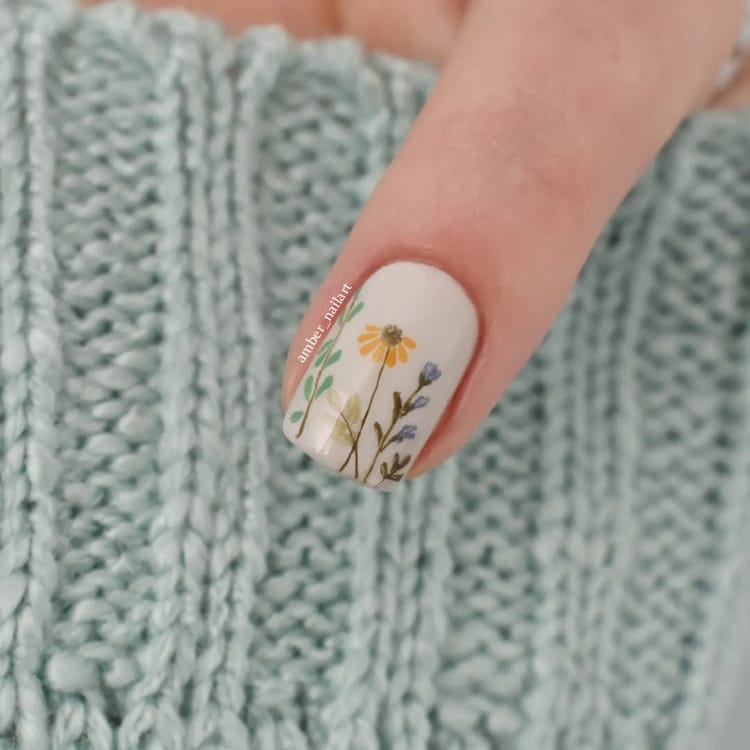 25 Easy Floral Spring Nail Ideas to Bloom This Season