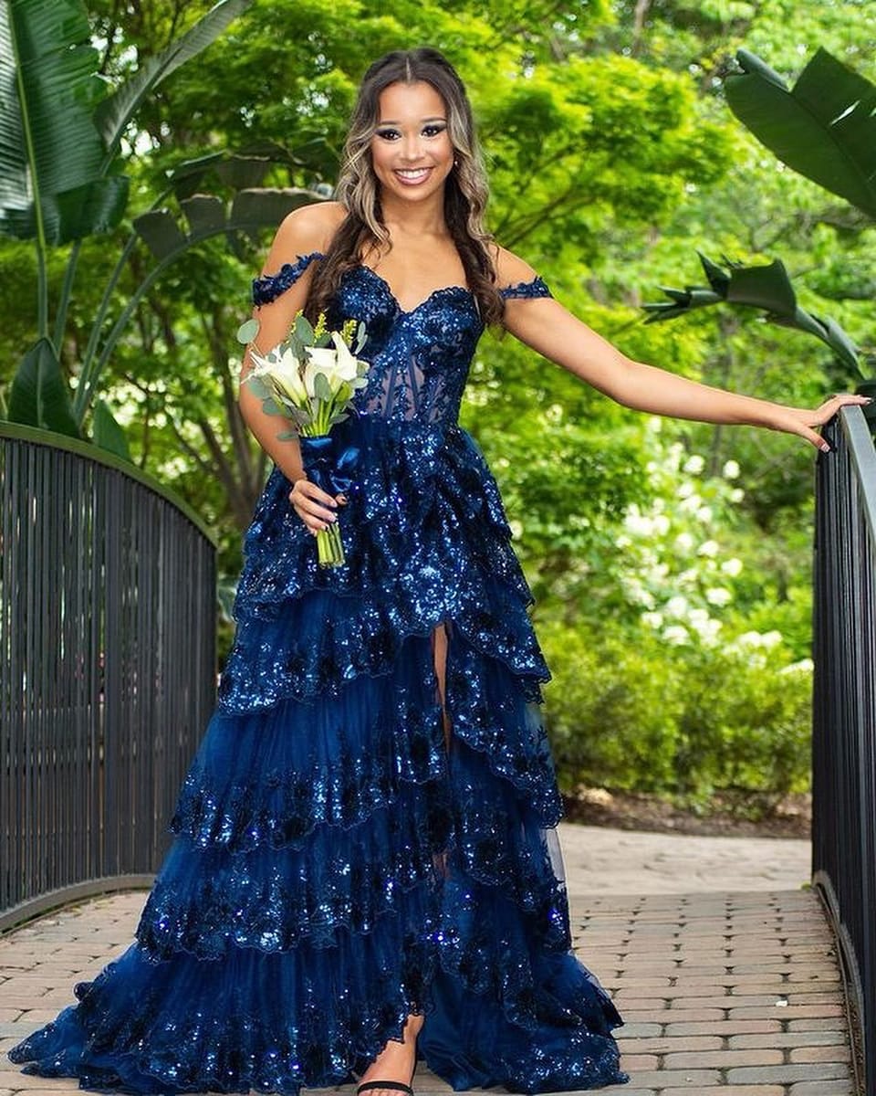 33 Glamorous Prom Hairstyles to Shine Bright