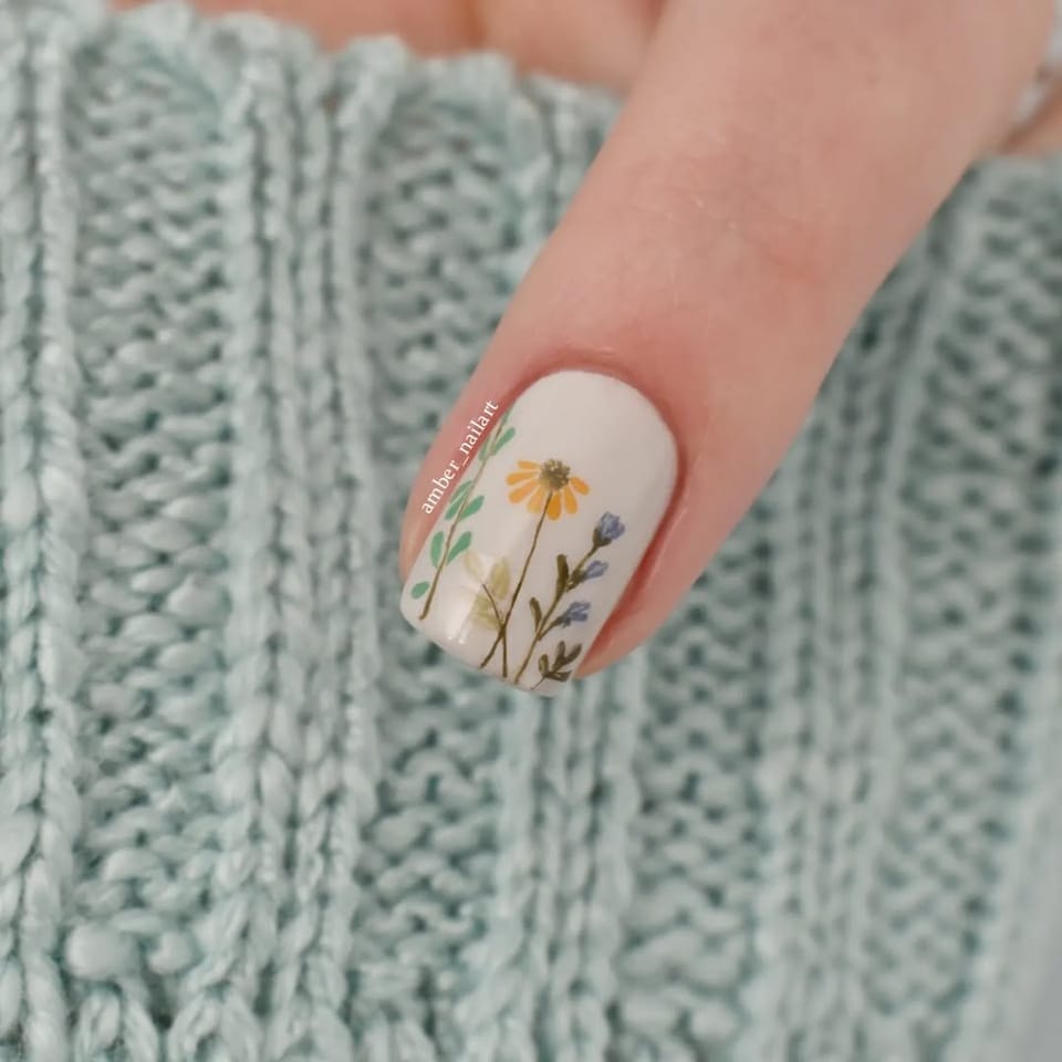 25 Easy Floral Spring Nail Ideas to Bloom This Season
