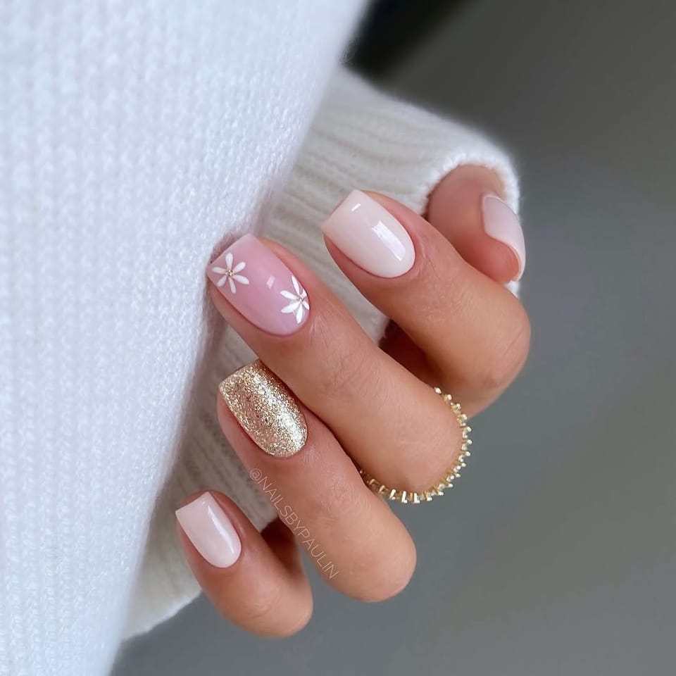 25 Minimalist Spring Nail Art Ideas to Try Today